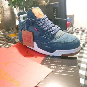 Jordan 4s Levi